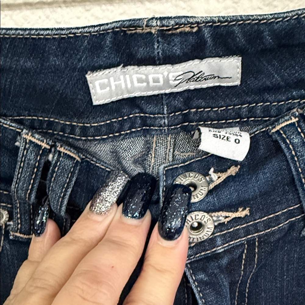 Chico's Dark Blue Denim Capri Jeans With Rolled Cuff EUC Chico size 0